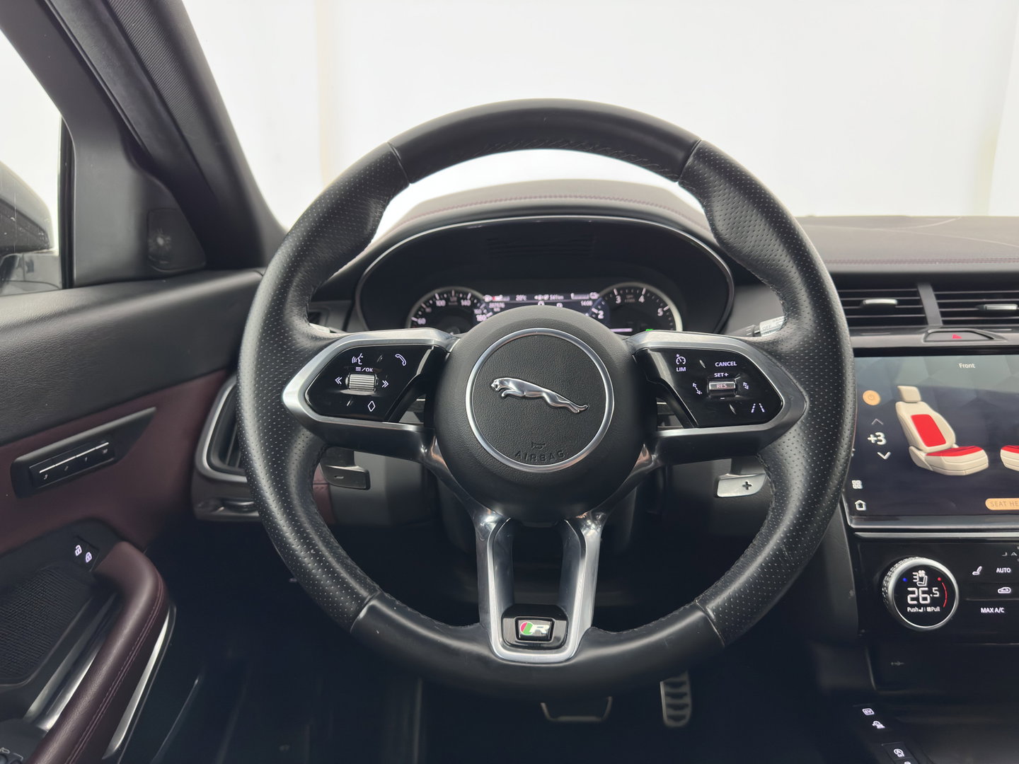 Jaguar E-Pace 1.5 P300e AWD R-Dynamic HSE (Plug-in) {SoH-99%} (INCL.BTW) *LEATHER | FULL-LED | MEMORY-PACK | MERIDIAN-SOUND | BLIND-SPOT | CAMERA | NAVI-FULLMAP | HEATED-SPORTSEATS | DAB+ | KEYLESS | ECC | PDC | CRUISE | 20''ALU*