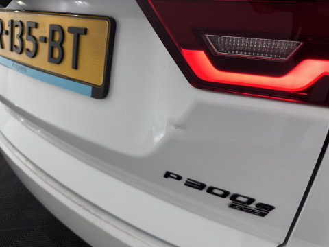 Jaguar E-Pace 1.5 P300e AWD R-Dynamic HSE (Plug-in) {SoH-99%} (INCL.BTW) *LEATHER | FULL-LED | MEMORY-PACK | MERIDIAN-SOUND | BLIND-SPOT | CAMERA | NAVI-FULLMAP | HEATED-SPORTSEATS | DAB+ | KEYLESS | ECC | PDC | CRUISE | 20''ALU*