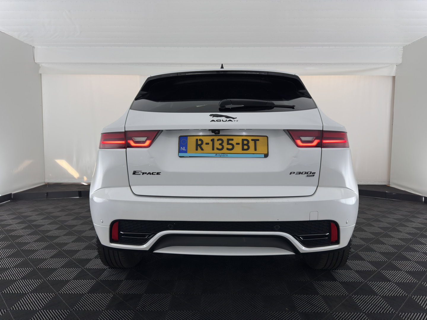 Jaguar E-Pace 1.5 P300e AWD R-Dynamic HSE (Plug-in) {SoH-99%} (INCL.BTW) *LEATHER | FULL-LED | MEMORY-PACK | MERIDIAN-SOUND | BLIND-SPOT | CAMERA | NAVI-FULLMAP | HEATED-SPORTSEATS | DAB+ | KEYLESS | ECC | PDC | CRUISE | 20''ALU*