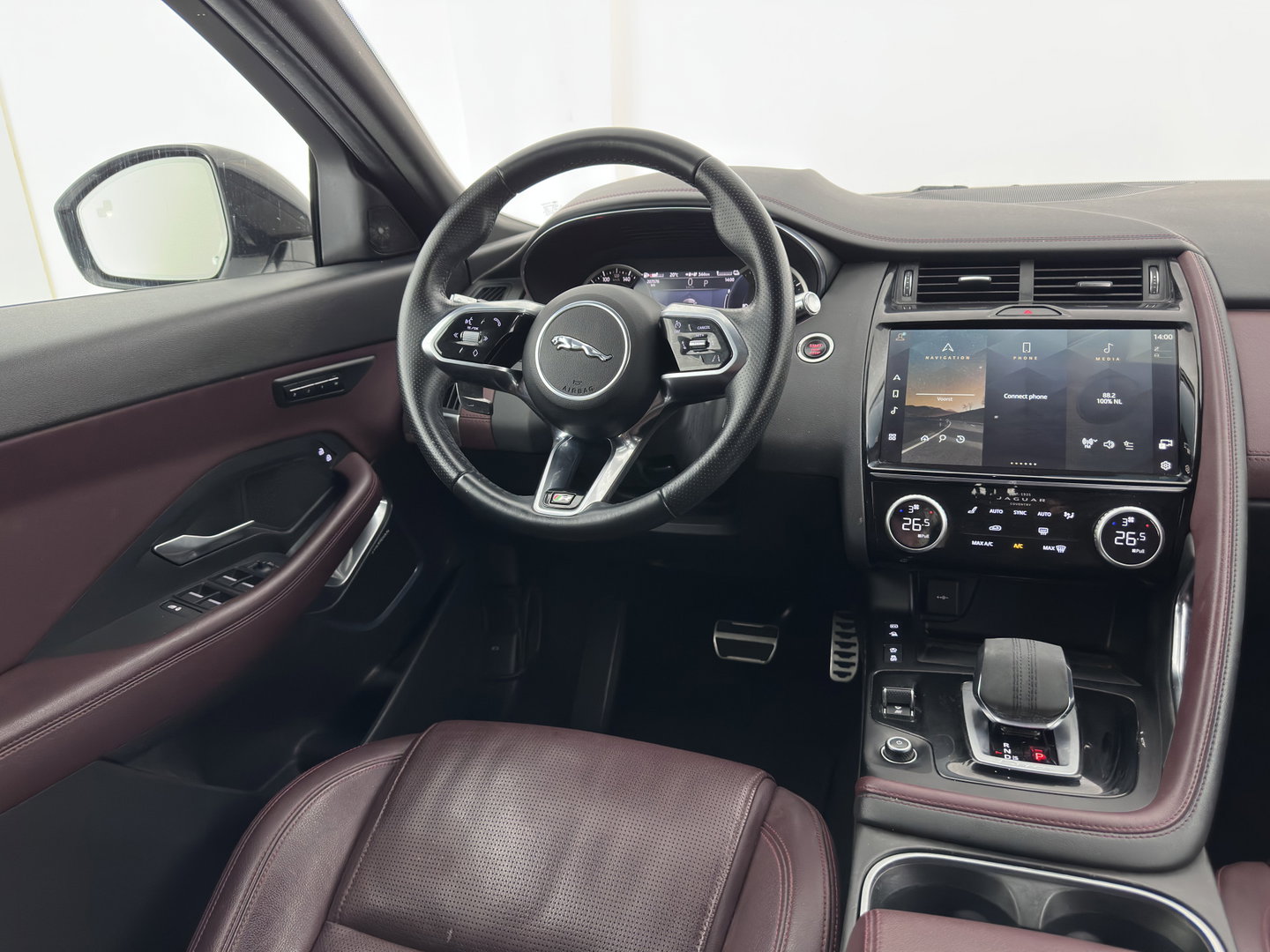 Jaguar E-Pace 1.5 P300e AWD R-Dynamic HSE (Plug-in) {SoH-99%} (INCL.BTW) *LEATHER | FULL-LED | MEMORY-PACK | MERIDIAN-SOUND | BLIND-SPOT | CAMERA | NAVI-FULLMAP | HEATED-SPORTSEATS | DAB+ | KEYLESS | ECC | PDC | CRUISE | 20''ALU*