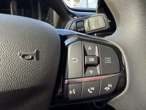 Ford Fiesta 1.0 EcoBoost Titanium Navigatie, Cruise control, 4 seizoenen banden