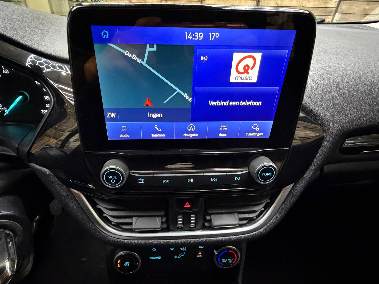 Ford Fiesta 1.0 EcoBoost Titanium Navigatie, Cruise control, 4 seizoenen banden