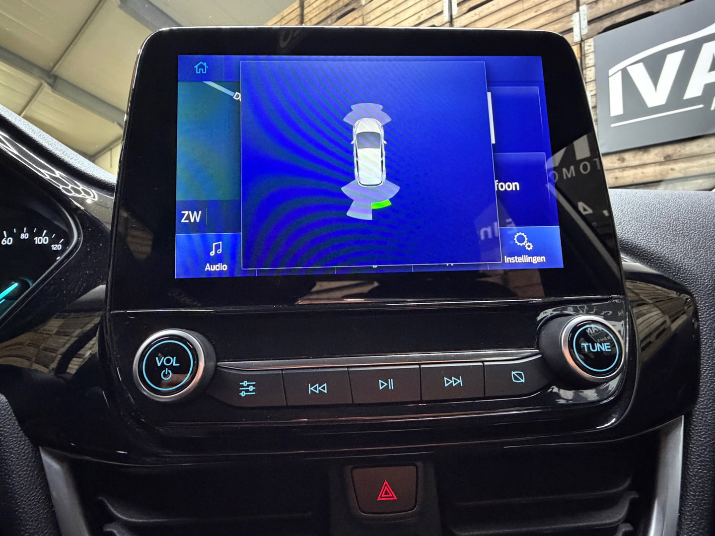 Ford Fiesta 1.0 EcoBoost Titanium Navigatie, Cruise control, 4 seizoenen banden