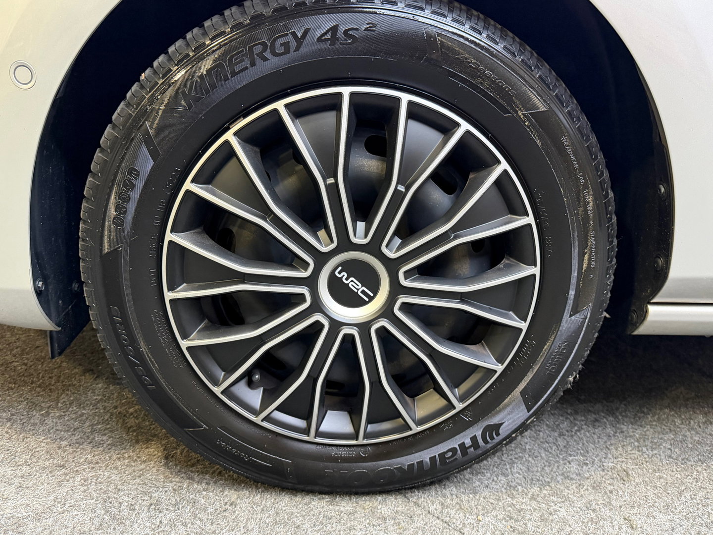 Ford Fiesta 1.0 EcoBoost Titanium Navigatie, Cruise control, 4 seizoenen banden
