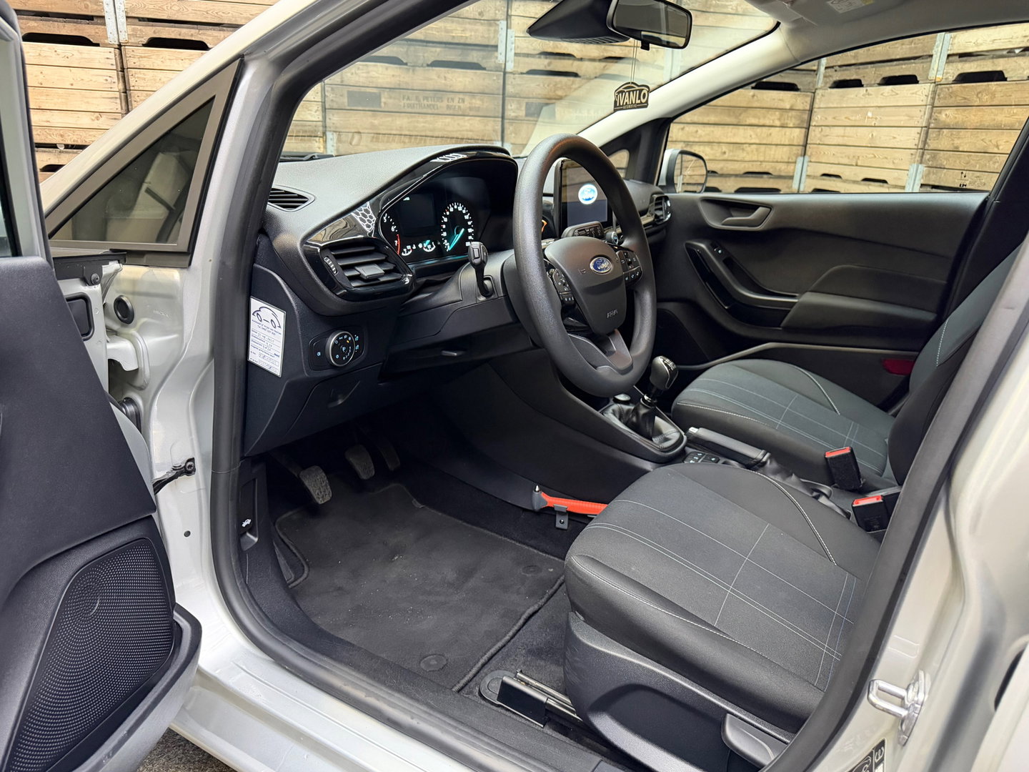 Ford Fiesta 1.0 EcoBoost Titanium Navigatie, Cruise control, 4 seizoenen banden