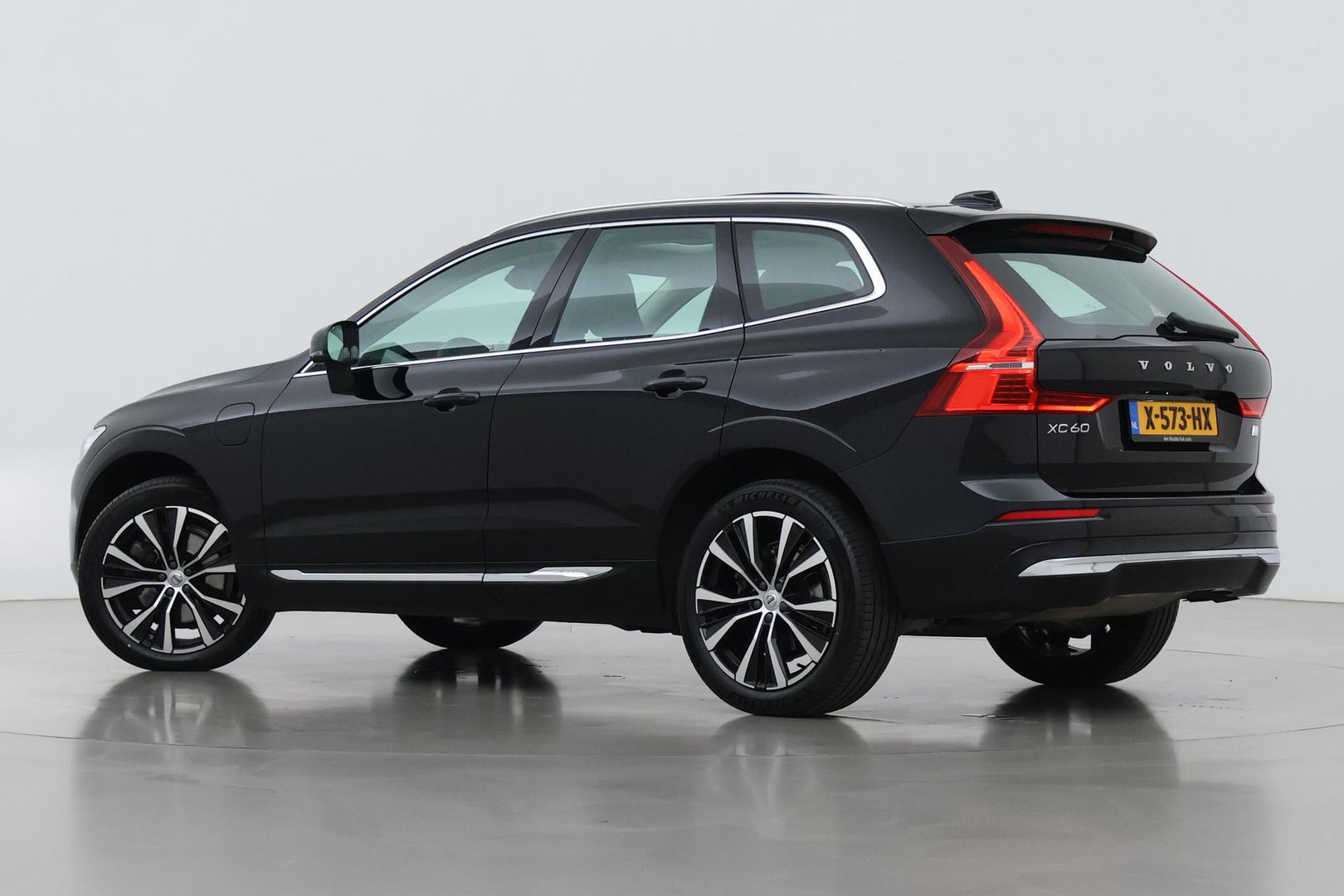 Volvo XC60 T8 Plus Bright | Long Range | Harman/Kardon | Trekhaak | Panoramdak | BLIS | Camera | ACC | Standkachel | 20 Inch
