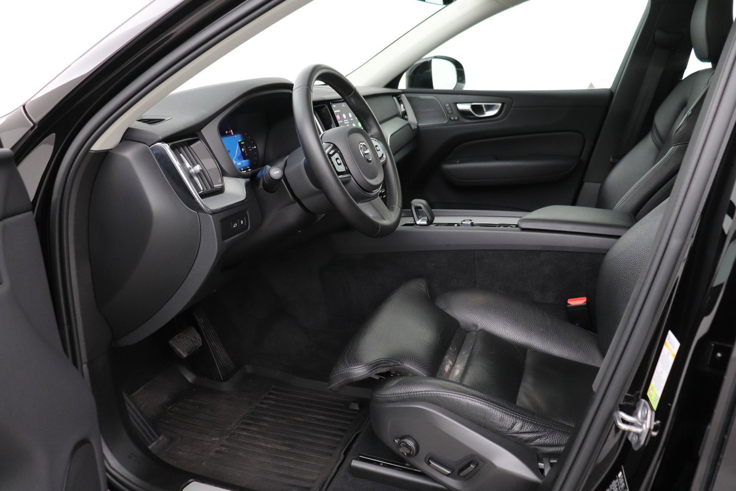 Volvo XC60 T8 Plus Bright | Long Range | Harman/Kardon | Trekhaak | Panoramdak | BLIS | Camera | ACC | Standkachel | 20 Inch