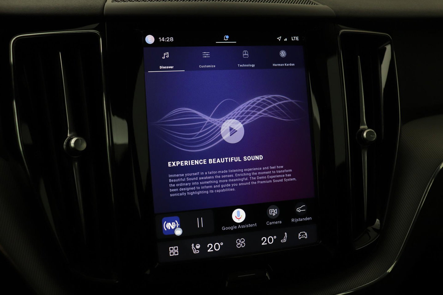 Volvo XC60 T8 Plus Bright | Long Range | Harman/Kardon | Trekhaak | Panoramdak | BLIS | Camera | ACC | Standkachel | 20 Inch