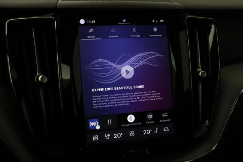 Volvo XC60 T8 Plus Bright | Long Range | Harman/Kardon | Trekhaak | Panoramdak | BLIS | Camera | ACC | Standkachel | 20 Inch