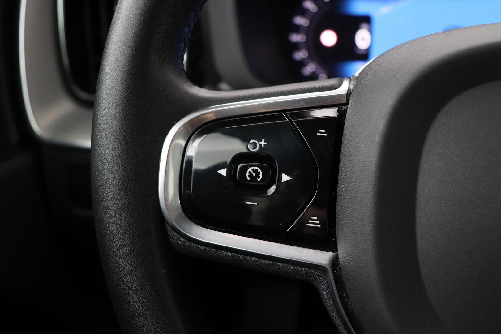 Volvo XC60 T8 Plus Bright | Long Range | Harman/Kardon | Trekhaak | Panoramdak | BLIS | Camera | ACC | Standkachel | 20 Inch