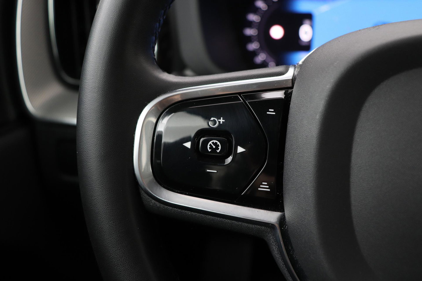 Volvo XC60 T8 Plus Bright | Long Range | Harman/Kardon | Trekhaak | Panoramdak | BLIS | Camera | ACC | Standkachel | 20 Inch