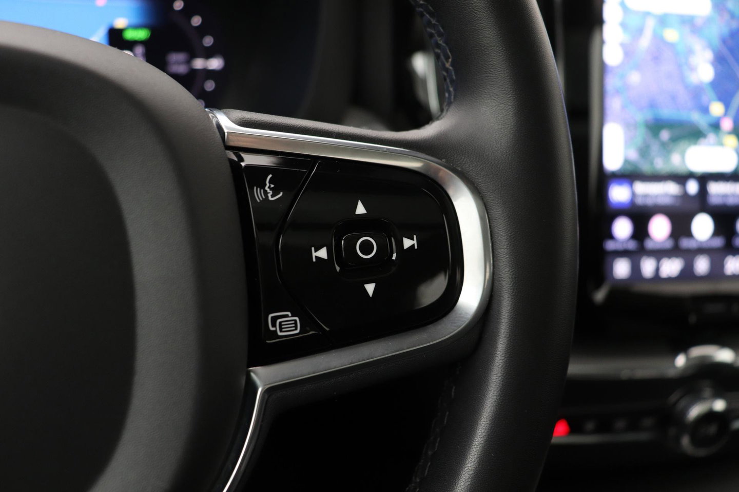 Volvo XC60 T8 Plus Bright | Long Range | Harman/Kardon | Trekhaak | Panoramdak | BLIS | Camera | ACC | Standkachel | 20 Inch