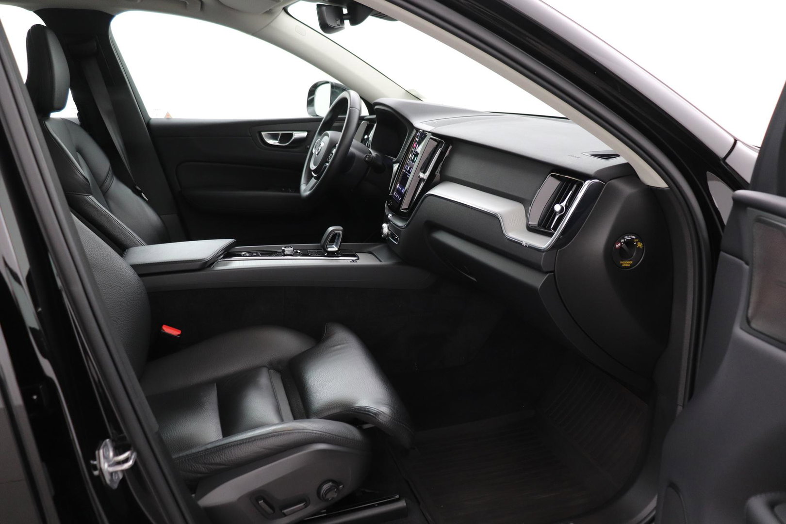 Volvo XC60 T8 Plus Bright | Long Range | Harman/Kardon | Trekhaak | Panoramdak | BLIS | Camera | ACC | Standkachel | 20 Inch