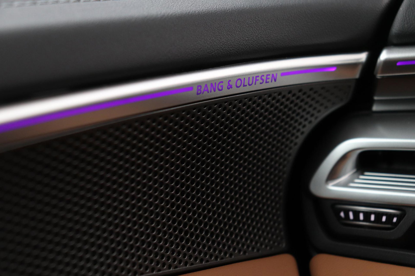 Audi A6 S edition Competition Quattro | Passenger Display | B&O | Panoramadak | 360° Camera | Massage+Ventilatie | Trekhaak | 21 Inch