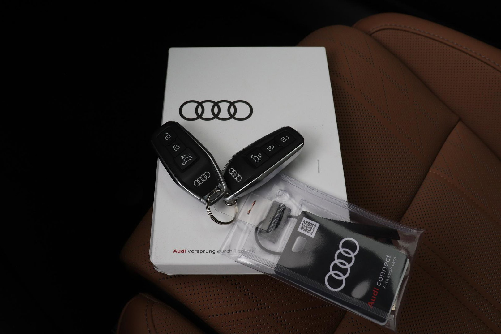 Audi A6 S edition Competition Quattro | Passenger Display | B&O | Panoramadak | 360° Camera | Massage+Ventilatie | Trekhaak | 21 Inch