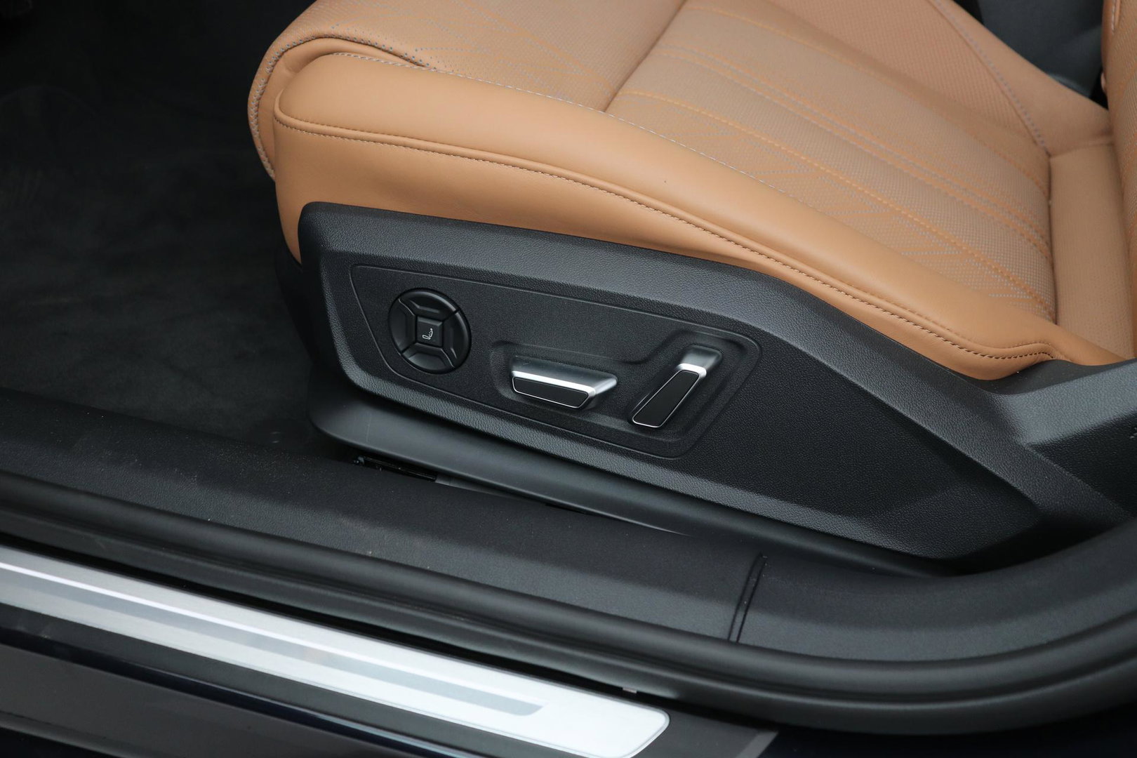 Audi A6 S edition Competition Quattro | Passenger Display | B&O | Panoramadak | 360° Camera | Massage+Ventilatie | Trekhaak | 21 Inch