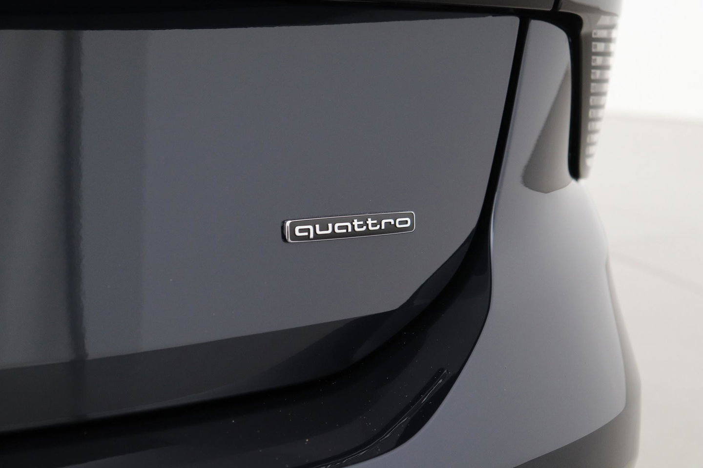 Audi A6 S edition Competition Quattro | Passenger Display | B&O | Panoramadak | 360° Camera | Massage+Ventilatie | Trekhaak | 21 Inch