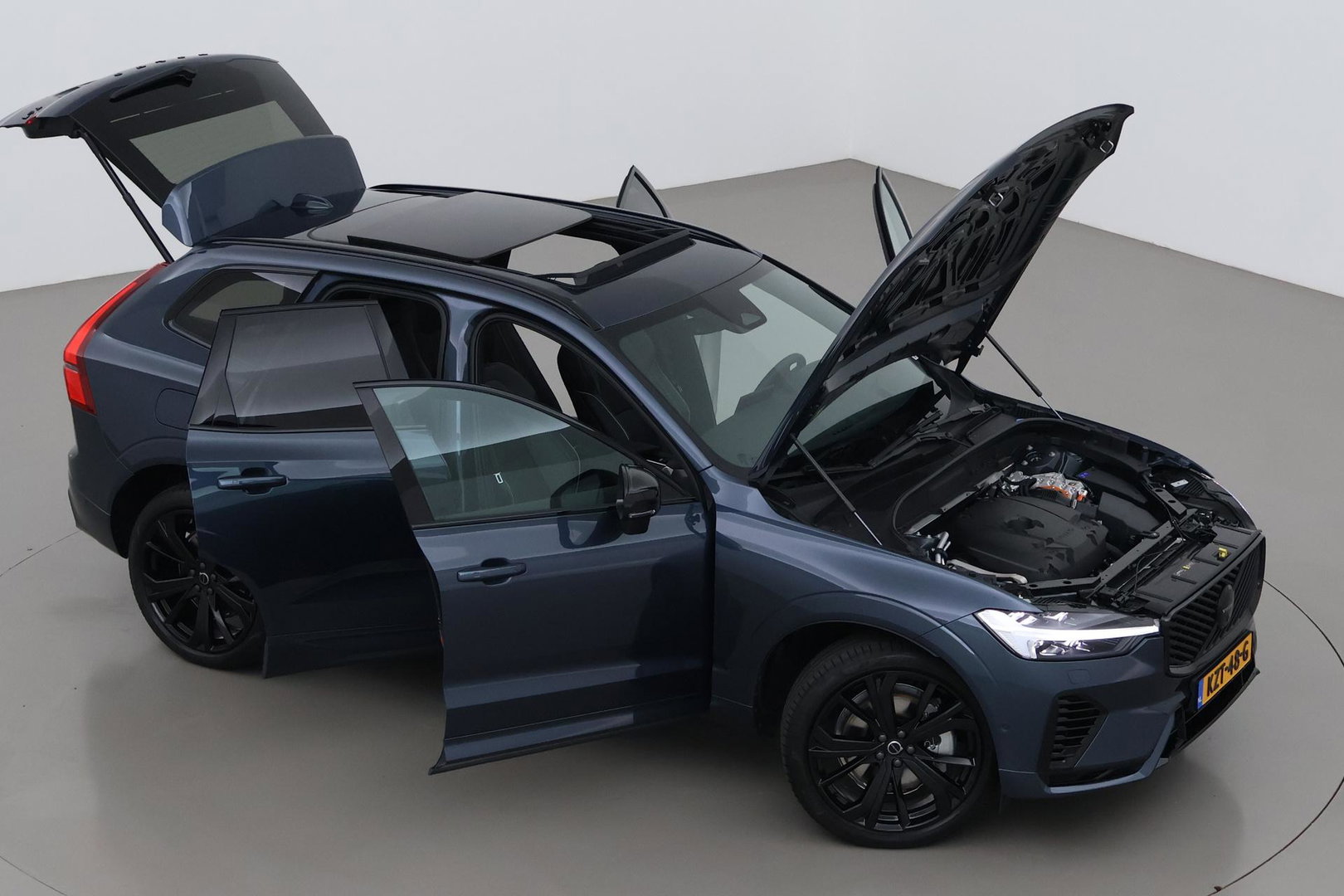 Volvo XC60 T6 Plus Black Edition | Harman/Kardon | Panoramadak | Pilot Assist | 21 Inch