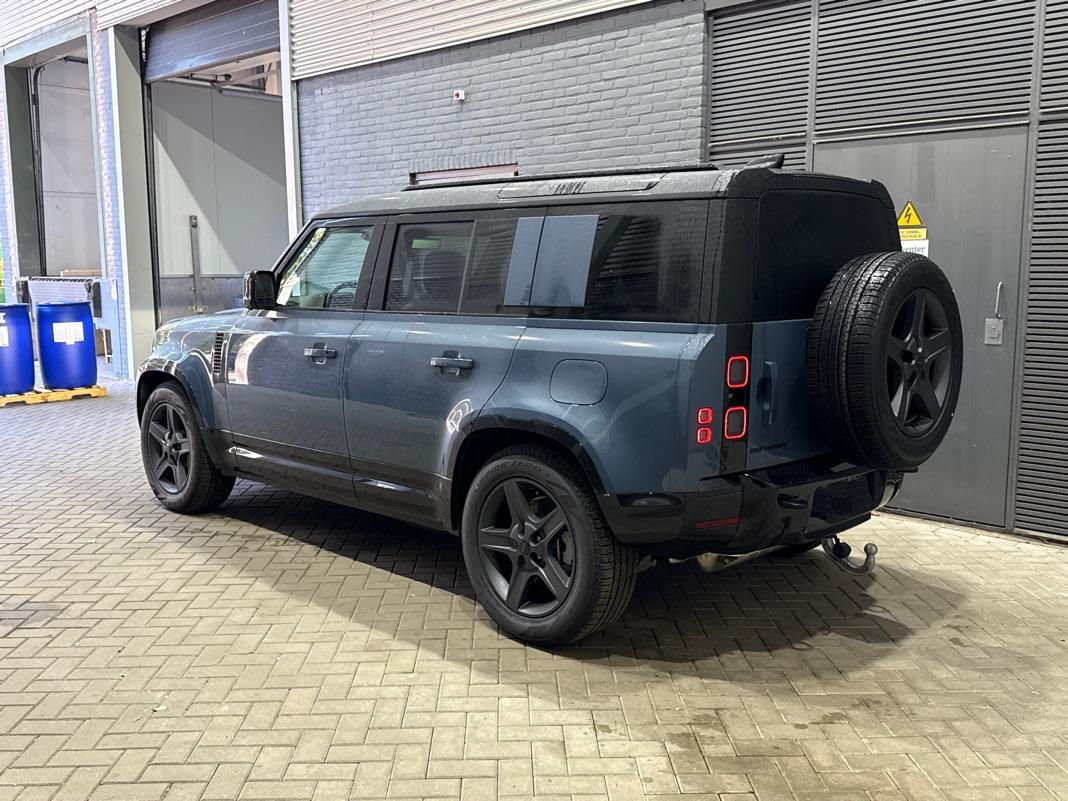 Land Rover Defender 110 P300e X-Dynamic SE | FACELIFT | Luchtvering | ClearSight | Black Pack | Panoramadak | Trekhaak | 360° Camera | Koelbox | ACC