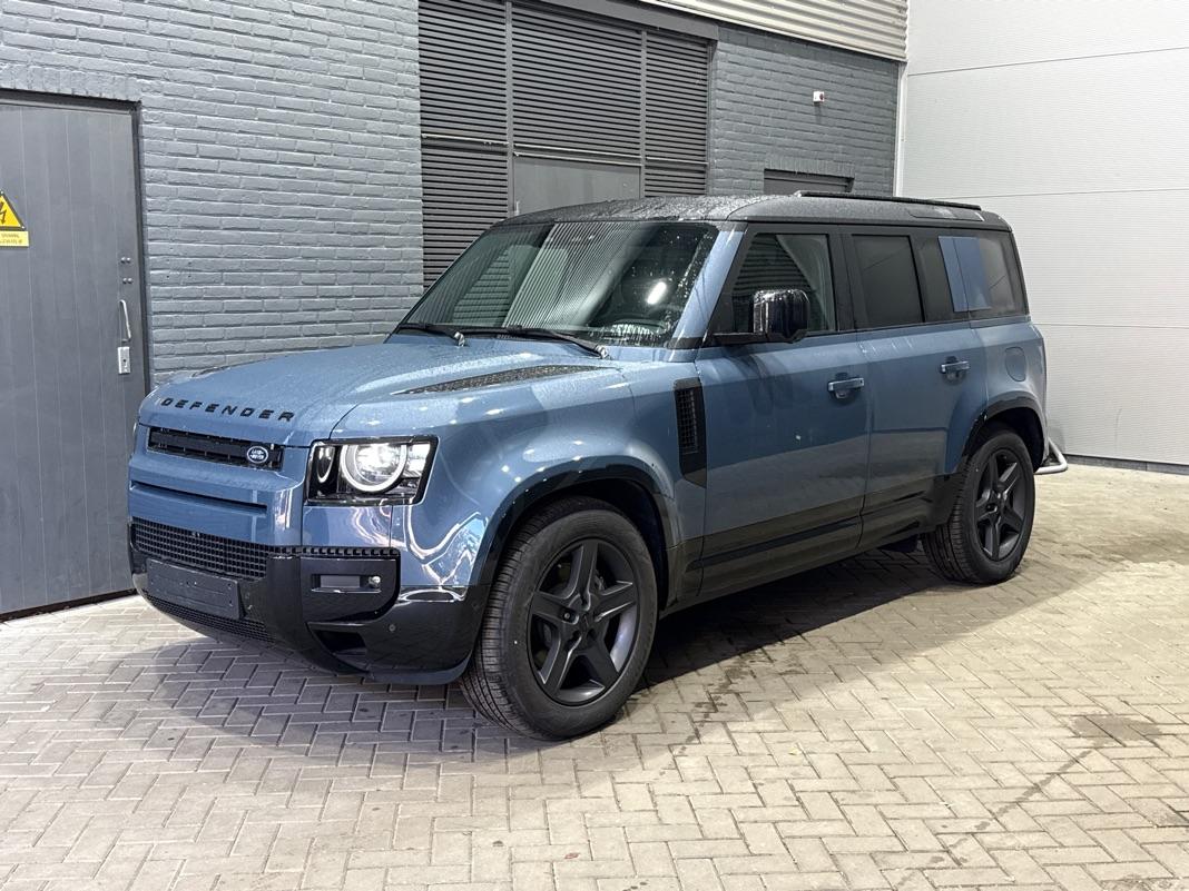 Land Rover Defender 110 P300e X-Dynamic SE | FACELIFT | Luchtvering | ClearSight | Black Pack | Panoramadak | Trekhaak | 360° Camera | Koelbox | ACC