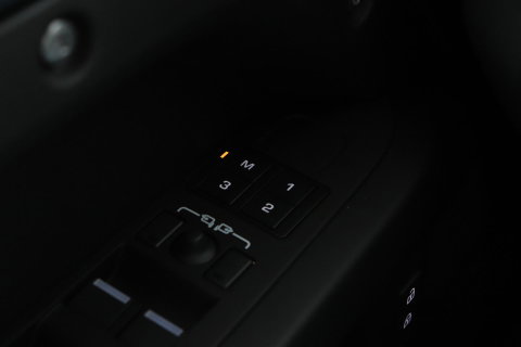 Land Rover Defender 110 P300e X-Dynamic HSE | HERITAGE Edition | Black Pack | ClearSight | Koelbox | Trekhaak | 360° Camera