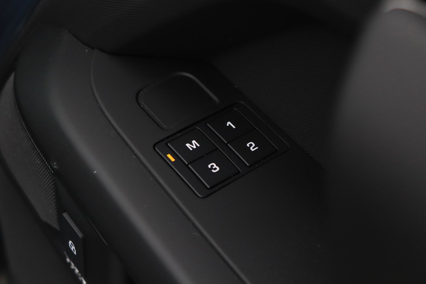 Land Rover Defender 110 P300e X-Dynamic HSE | HERITAGE Edition | Black Pack | ClearSight | Koelbox | Trekhaak | 360° Camera
