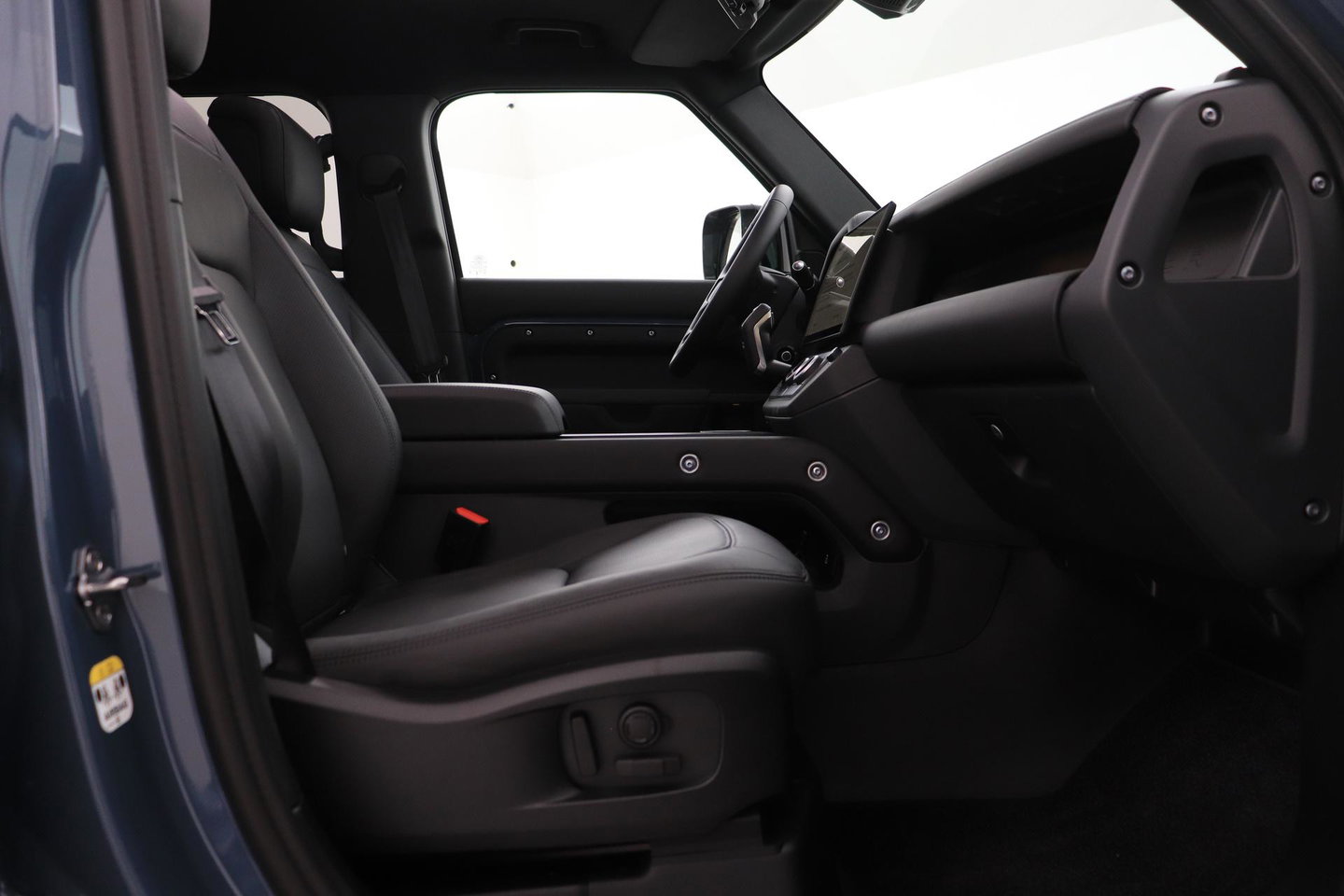 Land Rover Defender 110 P300e X-Dynamic HSE | HERITAGE Edition | Black Pack | ClearSight | Koelbox | Trekhaak | 360° Camera