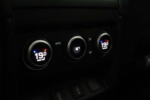 Land Rover Defender 110 P300e X-Dynamic HSE | HERITAGE Edition | Black Pack | ClearSight | Koelbox | Trekhaak | 360° Camera