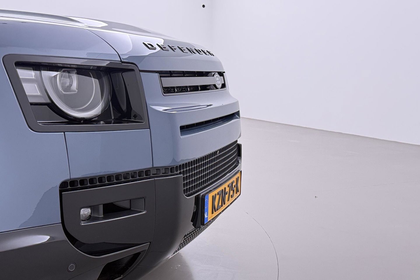 Land Rover Defender 110 P300e X-Dynamic HSE | HERITAGE Edition | Black Pack | ClearSight | Koelbox | Trekhaak | 360° Camera
