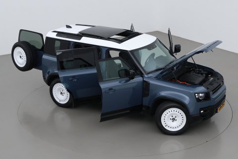 Land Rover Defender 110 P300e X-Dynamic HSE | HERITAGE Edition | Black Pack | ClearSight | Koelbox | Trekhaak | 360° Camera