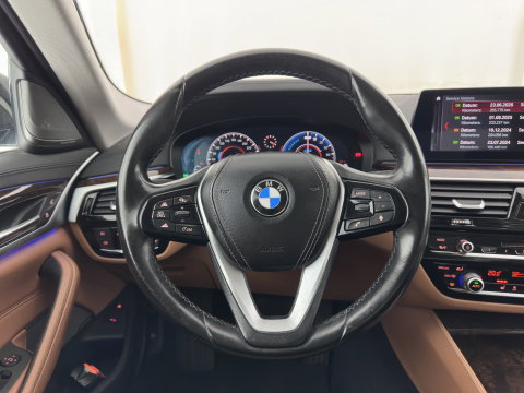 BMW 5 Serie 530e iPerformance High Executive (Plug-in) {SoH-98%} Aut. *HEAD-UP | LEATHER | XENON | ADAPTIVE-CRUISE | TOP-VIEW | HEATED-COMFORTSEATS | PRIVACY-GLASS | AMBIENT-LIGHT | ECC | PDC | 18''ALU*