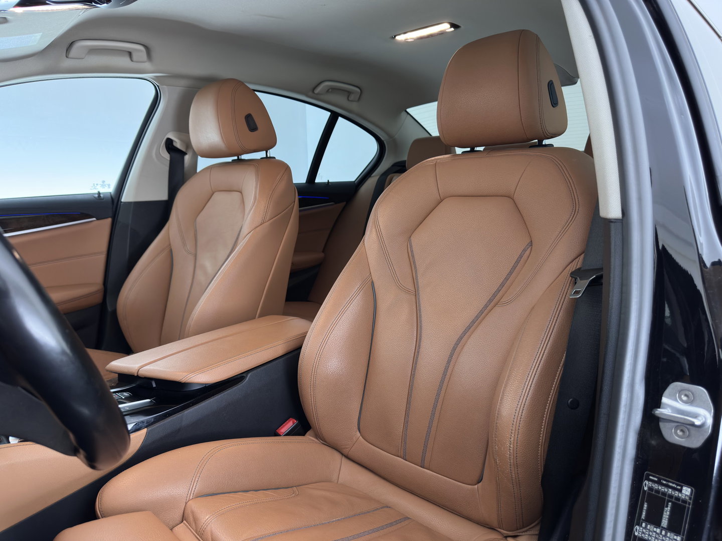 BMW 5 Serie 530e iPerformance High Executive (Plug-in) {SoH-98%} Aut. *HEAD-UP | LEATHER | XENON | ADAPTIVE-CRUISE | TOP-VIEW | HEATED-COMFORTSEATS | PRIVACY-GLASS | AMBIENT-LIGHT | ECC | PDC | 18''ALU*