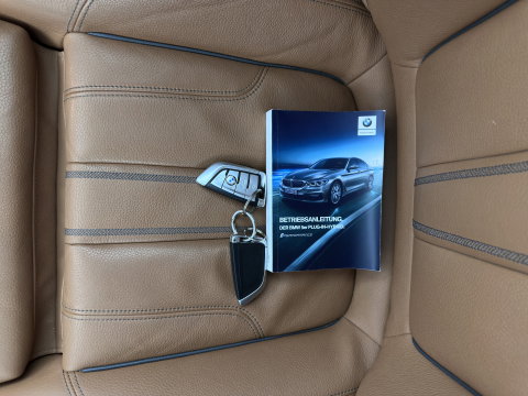 BMW 5 Serie 530e iPerformance High Executive (Plug-in) {SoH-98%} Aut. *HEAD-UP | LEATHER | XENON | ADAPTIVE-CRUISE | TOP-VIEW | HEATED-COMFORTSEATS | PRIVACY-GLASS | AMBIENT-LIGHT | ECC | PDC | 18''ALU*