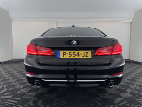 BMW 5 Serie 530e iPerformance High Executive (Plug-in) {SoH-98%} Aut. *HEAD-UP | LEATHER | XENON | ADAPTIVE-CRUISE | TOP-VIEW | HEATED-COMFORTSEATS | PRIVACY-GLASS | AMBIENT-LIGHT | ECC | PDC | 18''ALU*