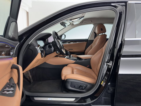BMW 5 Serie 530e iPerformance High Executive (Plug-in) {SoH-98%} Aut. *HEAD-UP | LEATHER | XENON | ADAPTIVE-CRUISE | TOP-VIEW | HEATED-COMFORTSEATS | PRIVACY-GLASS | AMBIENT-LIGHT | ECC | PDC | 18''ALU*