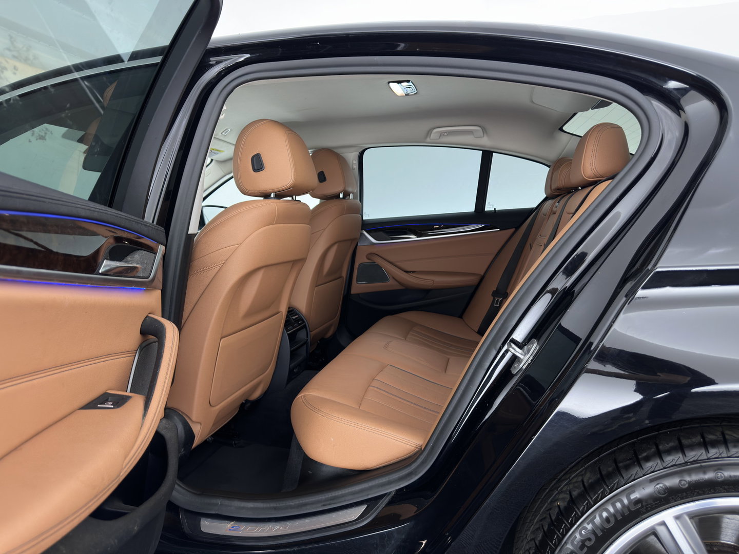 BMW 5 Serie 530e iPerformance High Executive (Plug-in) {SoH-98%} Aut. *HEAD-UP | LEATHER | XENON | ADAPTIVE-CRUISE | TOP-VIEW | HEATED-COMFORTSEATS | PRIVACY-GLASS | AMBIENT-LIGHT | ECC | PDC | 18''ALU*
