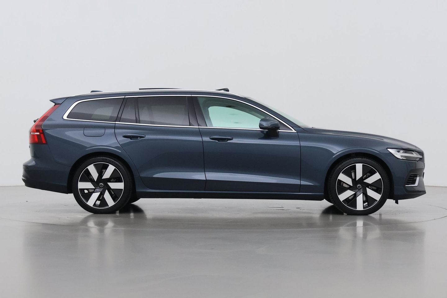 Volvo V60 T6 Plus Bright | Pilot Assist | Panoramadak | Harman/Kardon | BLIS | Keyless