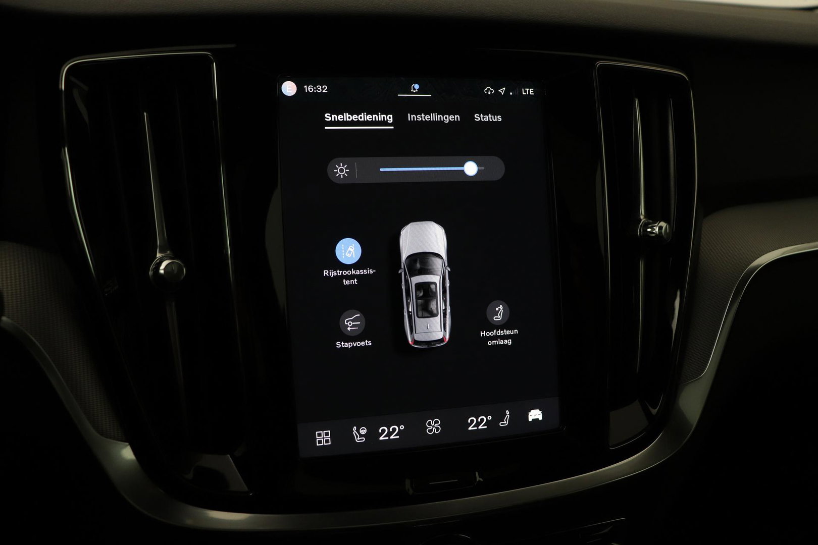 Volvo V60 T6 Plus Bright | Pilot Assist | Panoramadak | Harman/Kardon | BLIS | Keyless