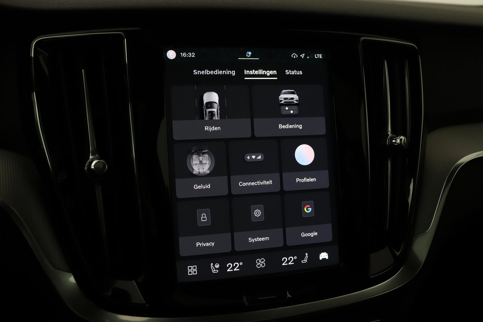 Volvo V60 T6 Plus Bright | Pilot Assist | Panoramadak | Harman/Kardon | BLIS | Keyless