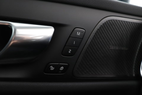 Volvo V60 T6 Plus Bright | Pilot Assist | Panoramadak | Harman/Kardon | BLIS | Keyless