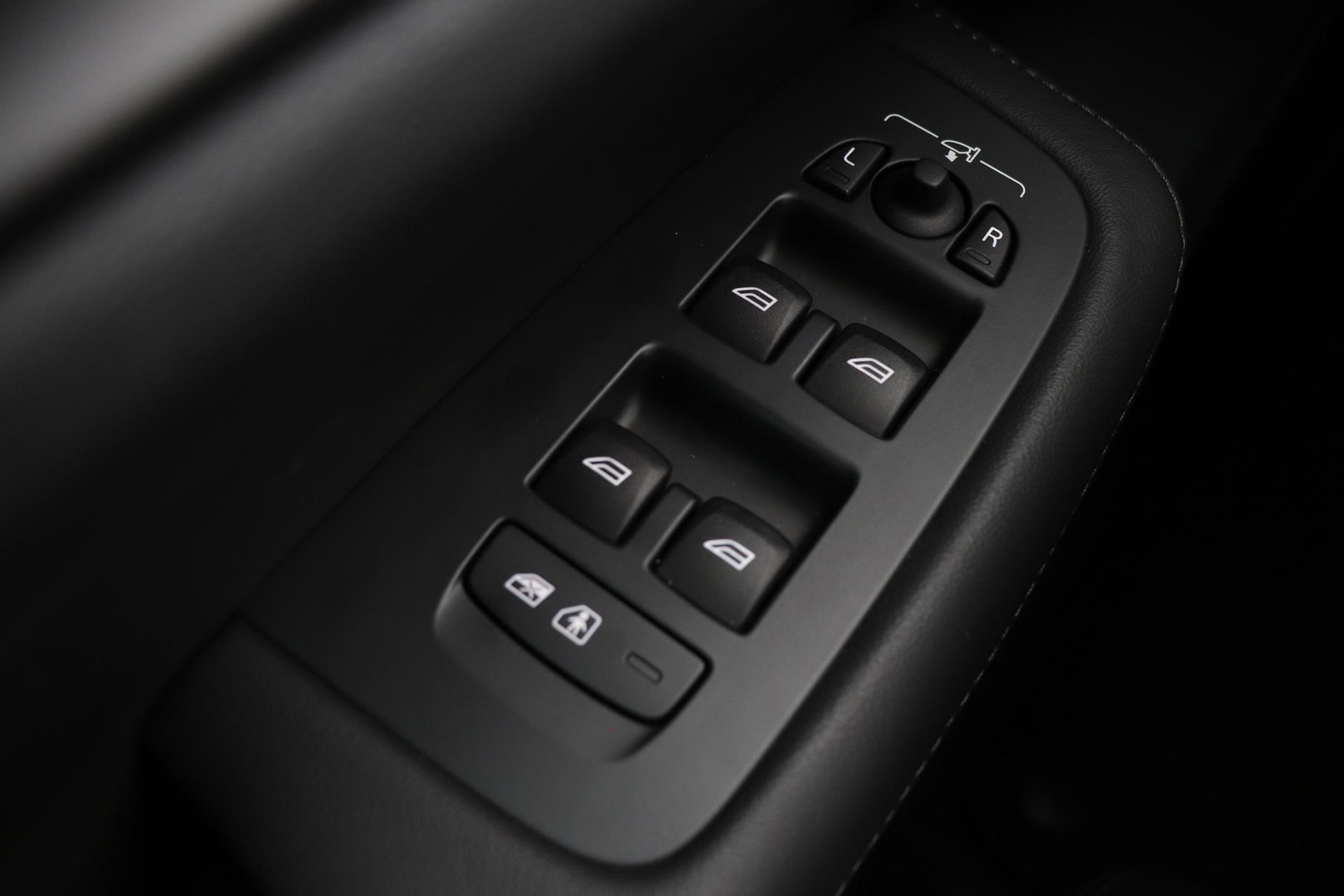 Volvo V60 T6 Plus Bright | Pilot Assist | Panoramadak | Harman/Kardon | BLIS | Keyless