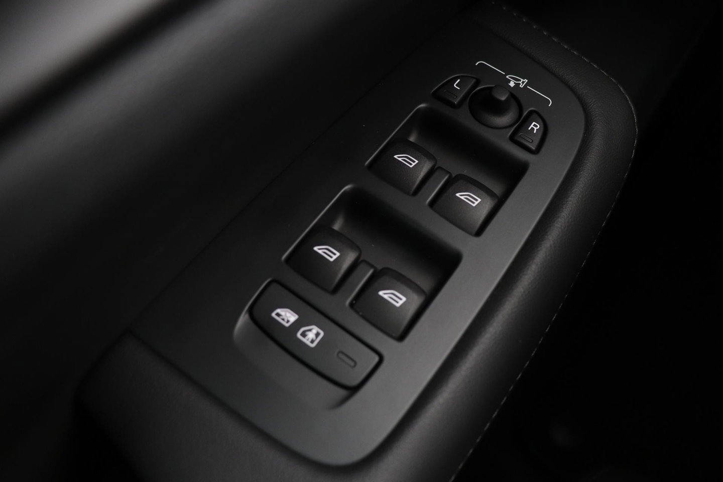 Volvo V60 T6 Plus Bright | Pilot Assist | Panoramadak | Harman/Kardon | BLIS | Keyless