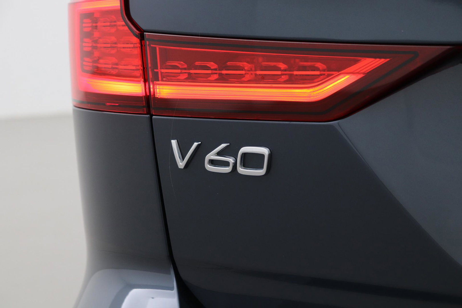 Volvo V60 T6 Plus Bright | Pilot Assist | Panoramadak | Harman/Kardon | BLIS | Keyless