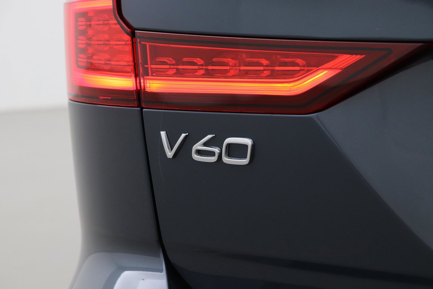 Volvo V60 T6 Plus Bright | Pilot Assist | Panoramadak | Harman/Kardon | BLIS | Keyless