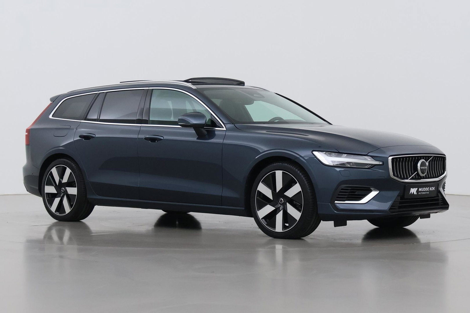 Volvo V60 T6 Plus Bright | Pilot Assist | Panoramadak | Harman/Kardon | BLIS | Keyless