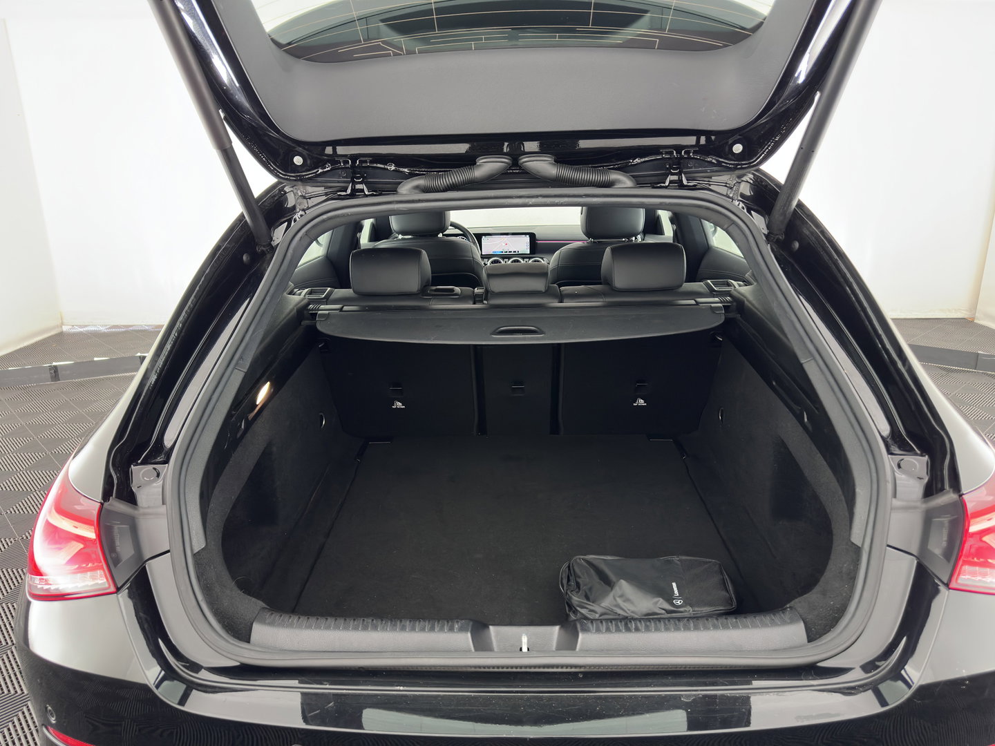 Mercedes-Benz CLA-Klasse Shooting Brake 180 Business Solution Luxury (INCL.BTW) Aut. *PANO | LEATHER | MULTIBEAM-LED | MEMORY-PACK | WIDESCREEN-COCKPIT | AMBIENT-LIGHT | HEATED-COMFORTSEATS | CAMERA | NAVI-FULLMAP | DAB+ | PRIVACY-GLASS | ECC | PDC | CRUISE |