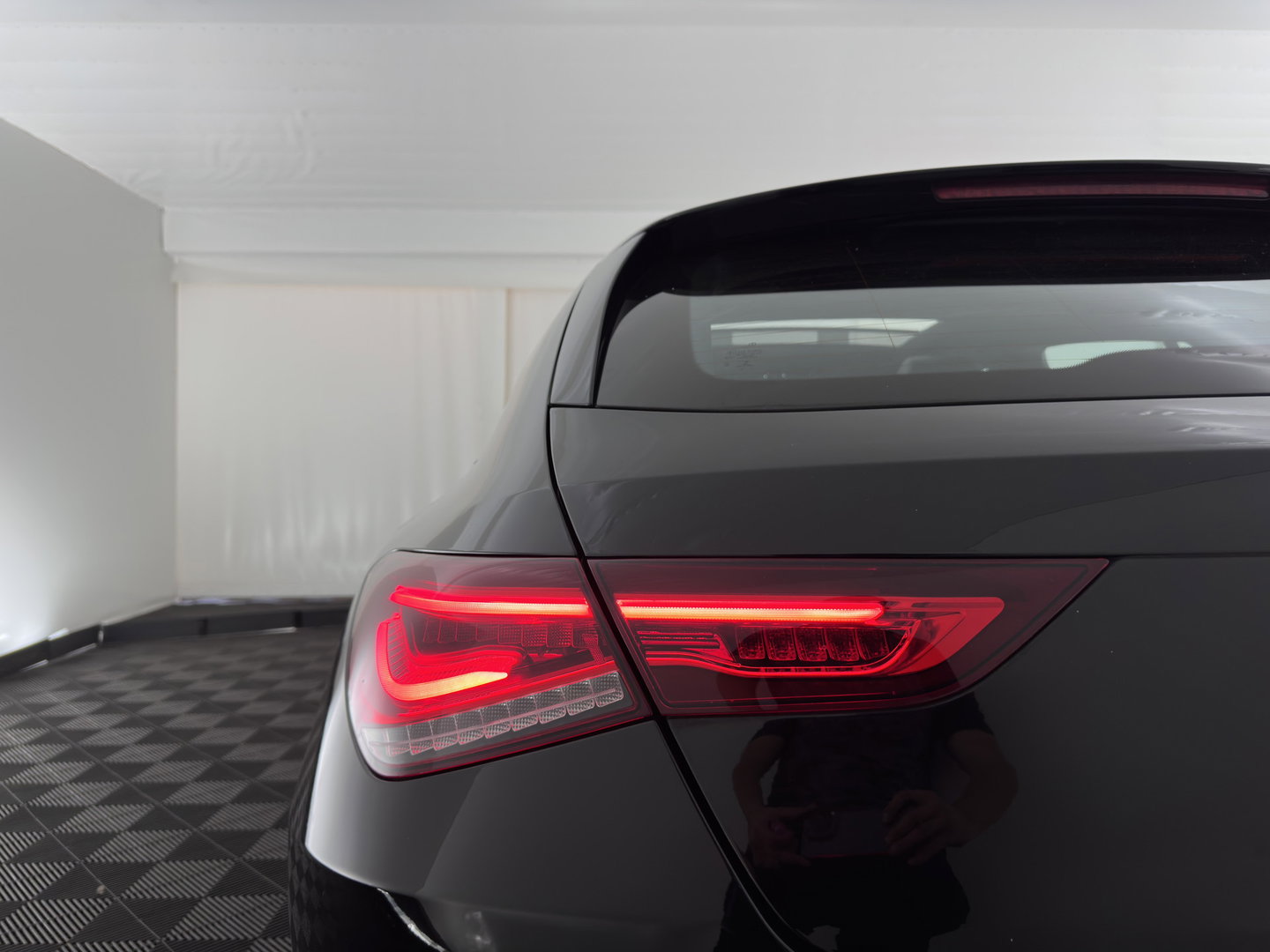 Mercedes-Benz CLA-Klasse Shooting Brake 180 Business Solution Luxury (INCL.BTW) Aut. *PANO | LEATHER | MULTIBEAM-LED | MEMORY-PACK | WIDESCREEN-COCKPIT | AMBIENT-LIGHT | HEATED-COMFORTSEATS | CAMERA | NAVI-FULLMAP | DAB+ | PRIVACY-GLASS | ECC | PDC | CRUISE |