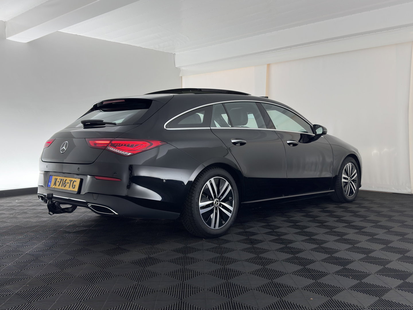 Mercedes-Benz CLA-Klasse Shooting Brake 180 Business Solution Luxury (INCL.BTW) Aut. *PANO | LEATHER | MULTIBEAM-LED | MEMORY-PACK | WIDESCREEN-COCKPIT | AMBIENT-LIGHT | HEATED-COMFORTSEATS | CAMERA | NAVI-FULLMAP | DAB+ | PRIVACY-GLASS | ECC | PDC | CRUISE |