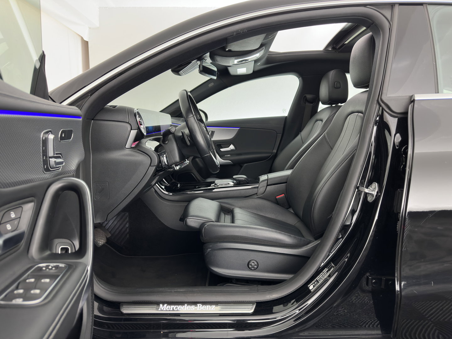 Mercedes-Benz CLA-Klasse Shooting Brake 180 Business Solution Luxury (INCL.BTW) Aut. *PANO | LEATHER | MULTIBEAM-LED | MEMORY-PACK | WIDESCREEN-COCKPIT | AMBIENT-LIGHT | HEATED-COMFORTSEATS | CAMERA | NAVI-FULLMAP | DAB+ | PRIVACY-GLASS | ECC | PDC | CRUISE |