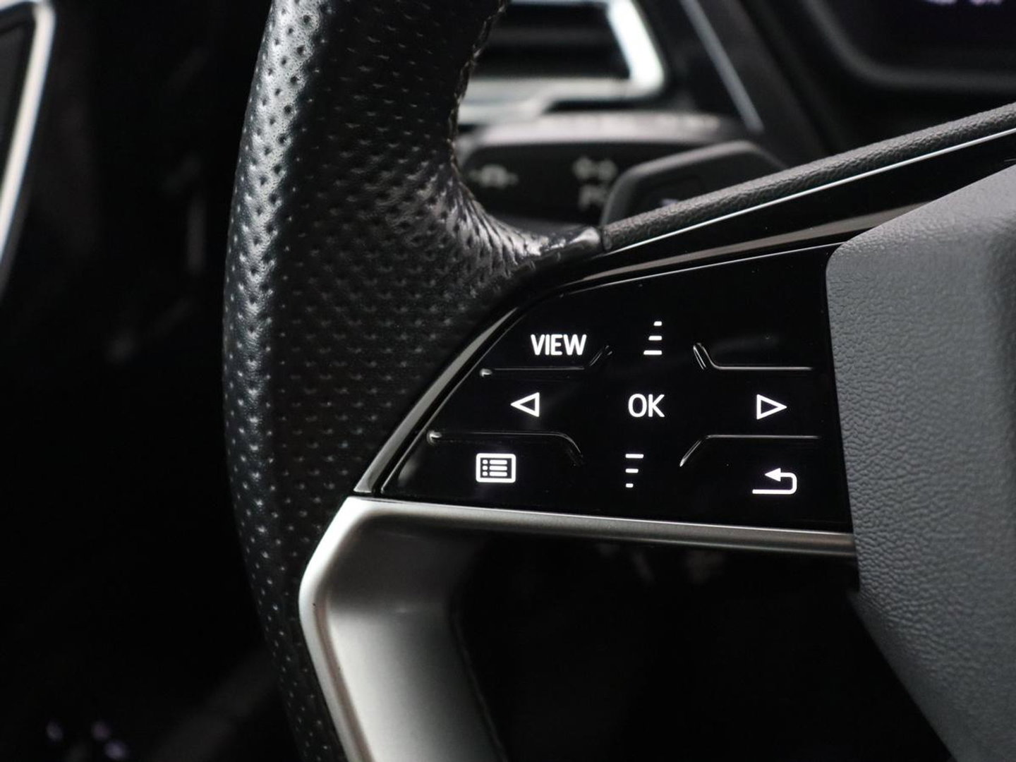 Audi Q4 e-tron 40 S edition 77 kWh | SOH 96% | Camera | Stoelverwarming | Keyless Entry | Apple Carplay | LED | S-Line |